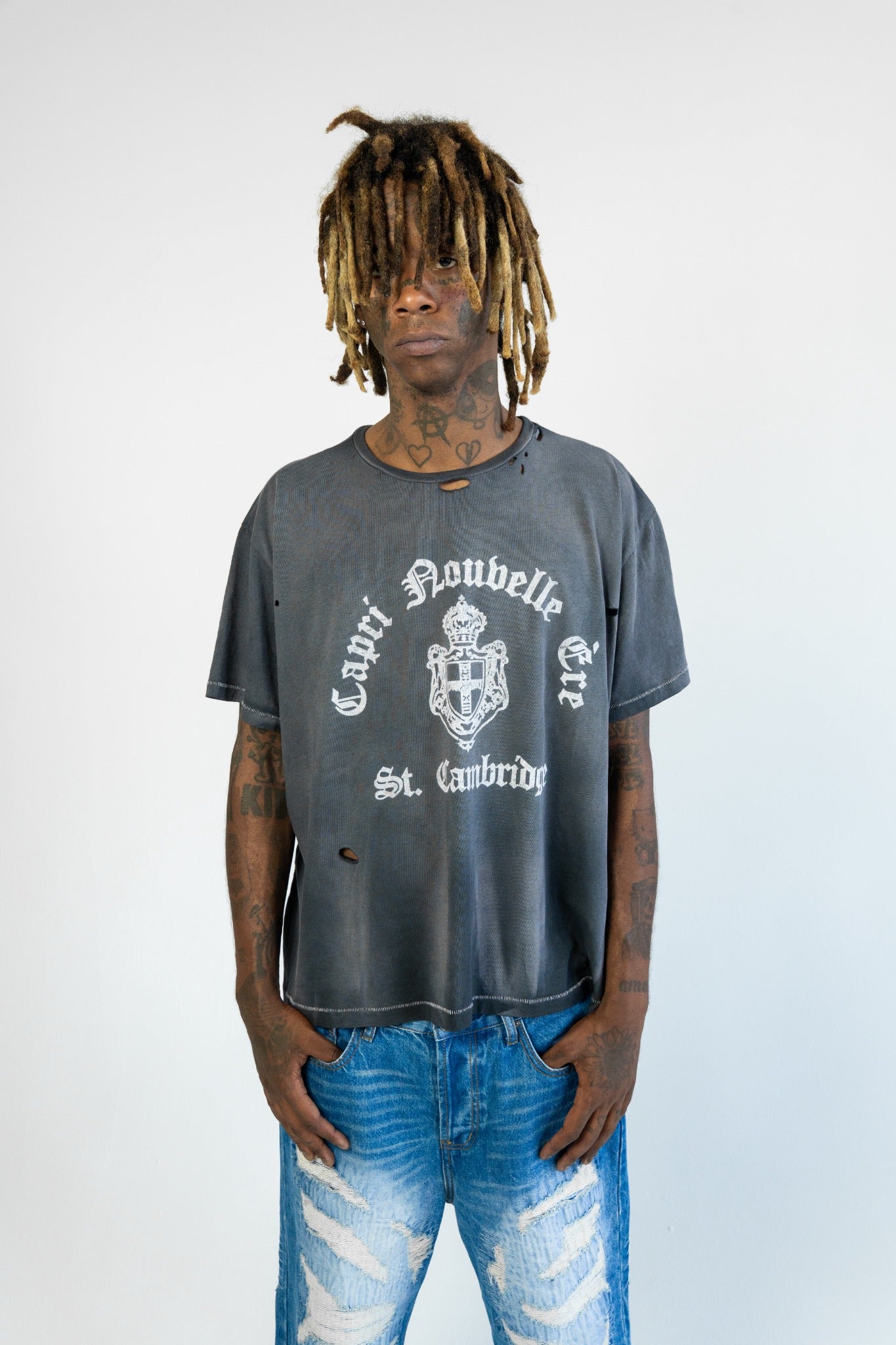 Noble Crest Tee charcoal grey detail