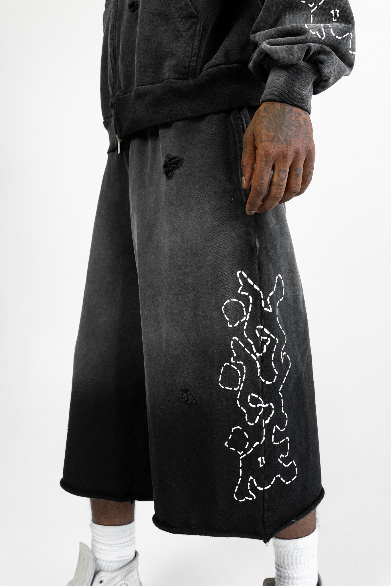Running Man Capris black on-body detail